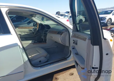 2012 Mercedes-Benz E 350 z USA, uszkodzony, nr VIN WDDHF5KB4CA642772